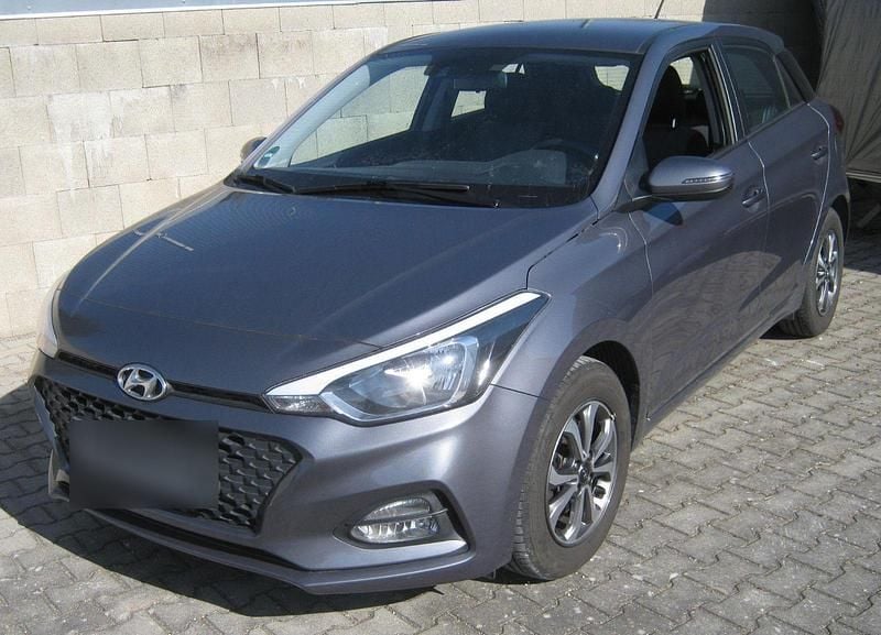 Gebraucht Hyundai i20 Active 101 PS (74 kW) 2019 Grau Kleinwagen