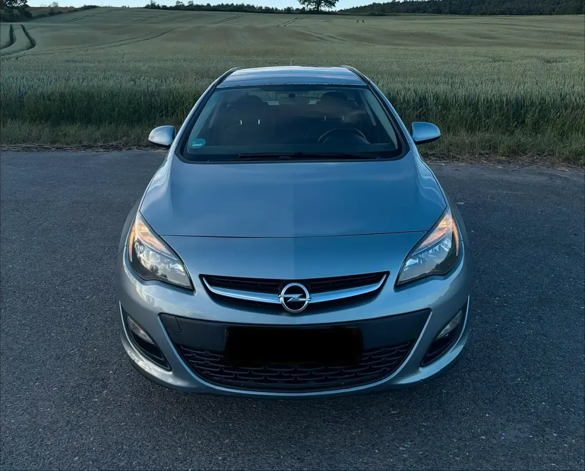 Gebraucht Opel Astra 110 PS (80 kW) 2014 Grau Kombi