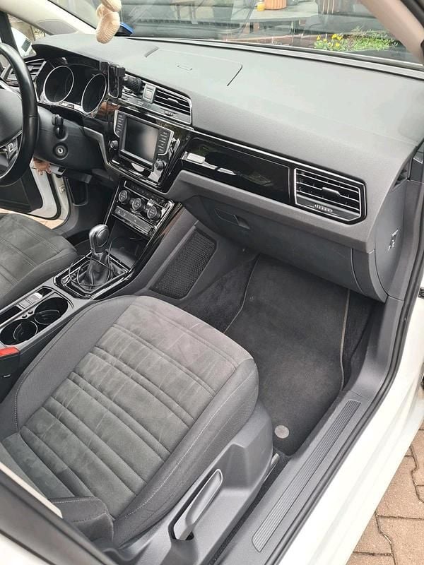 Gebraucht VW Touran 180 PS (132 kW) 2017 Weiß Van / Kleinbus