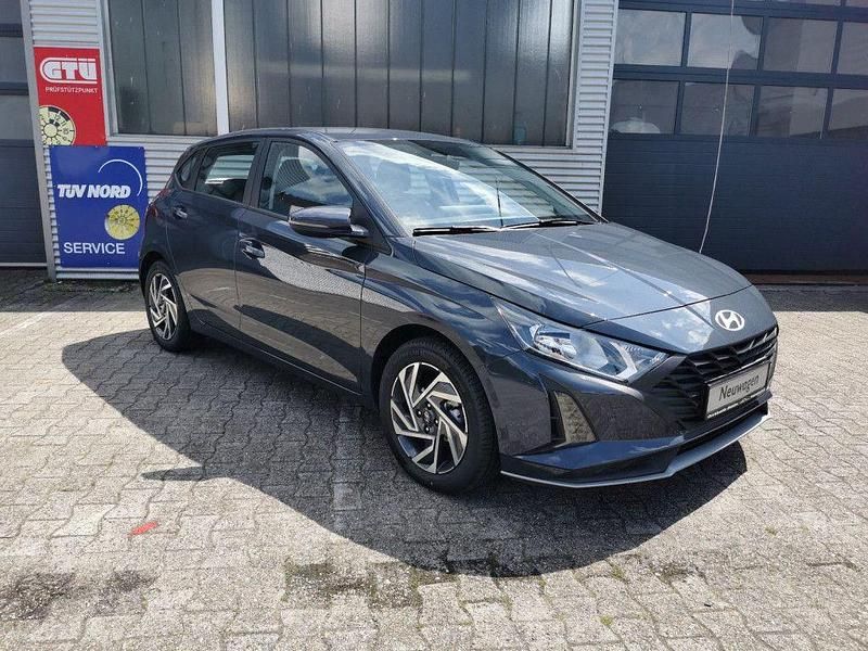 Neu Hyundai i20 Select 79 PS (58 kW) 2025 Grau Limousine
