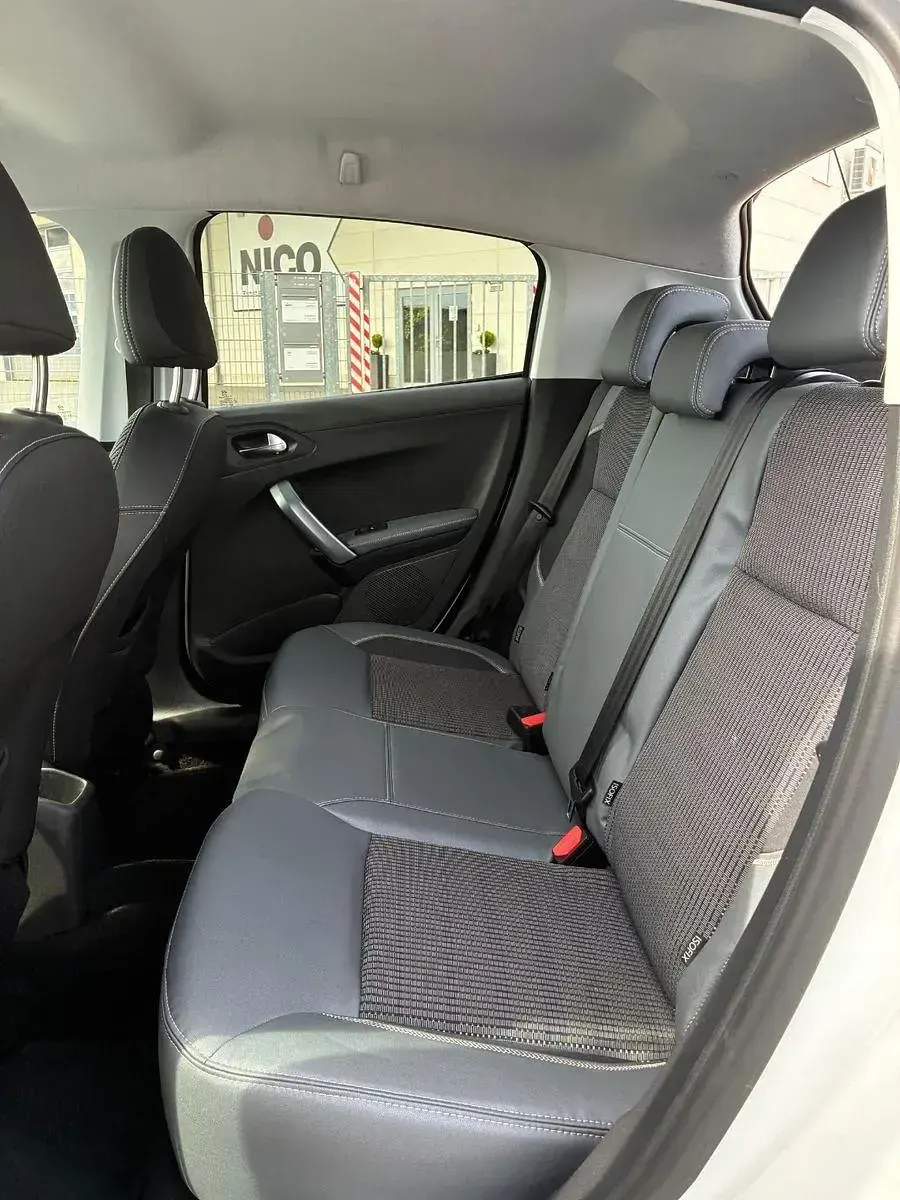 Gebraucht Peugeot 208 Allure 165 PS (121 kW) 2015 Weiß Kleinwagen