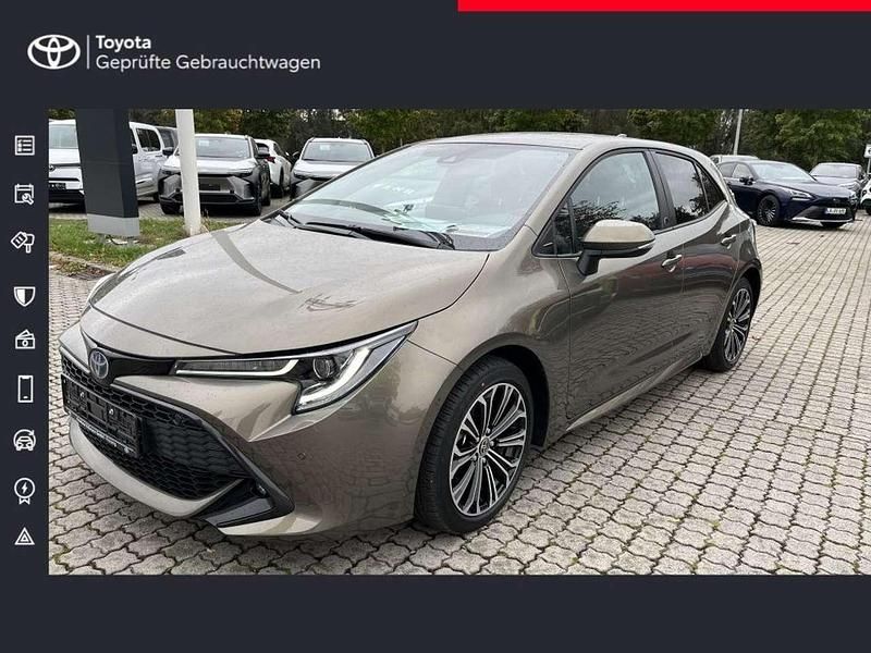 Manganbronze metallic Gebraucht 2022 Toyota Corolla Team Limousine | 28.490 € - Bild 1/4