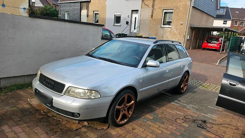 Silber Gebraucht 1999 Audi A4 Kombi | 1.000 € (Guter Preis) - Bild 1/4