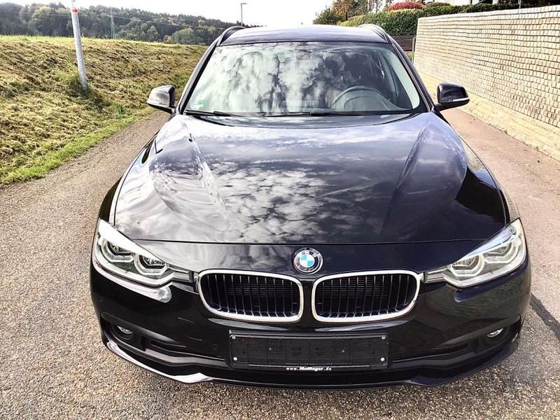 Gebraucht BMW 318 Performance 150 PS (110 kW) 2018 Schwarz ii/bonnet fluid black Kombi