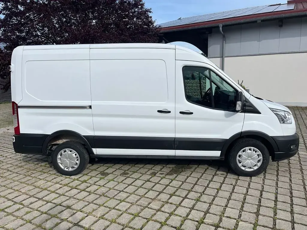 Gebraucht Ford Transit 131 PS (96 kW) 2021 Weiß Kombi