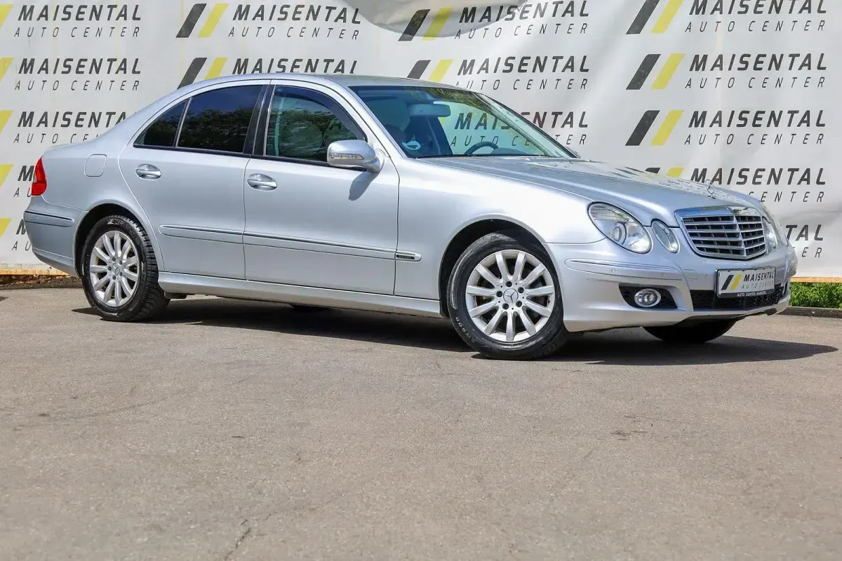 Usata Mercedes E320 224 CV (164 kW) 2007 Argento Berlina
