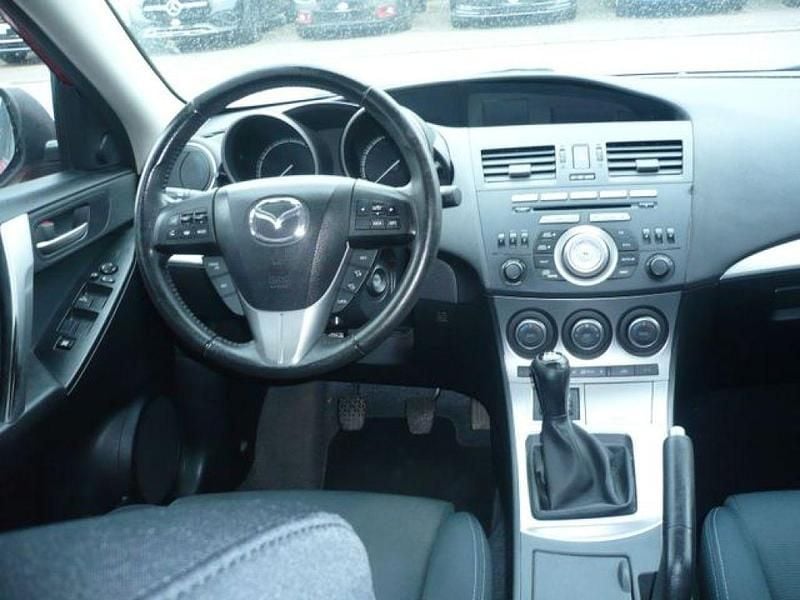 Gebraucht Mazda 3 Edition 105 PS (77 kW) 2011 Velocity red (metallic) Limousine