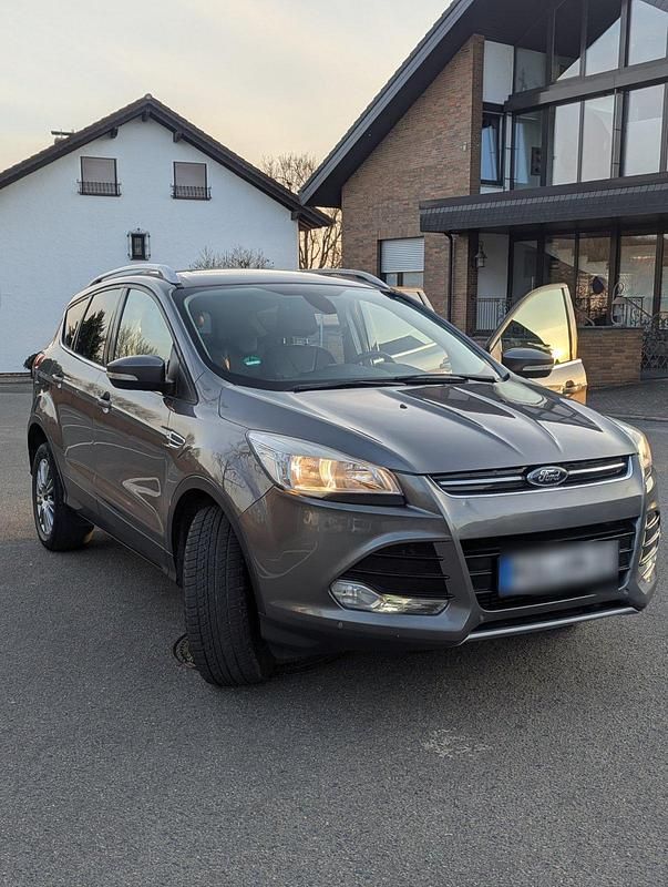 Gebraucht Ford Kuga Titanium 136 PS (100 kW) 2014 Braun SUV