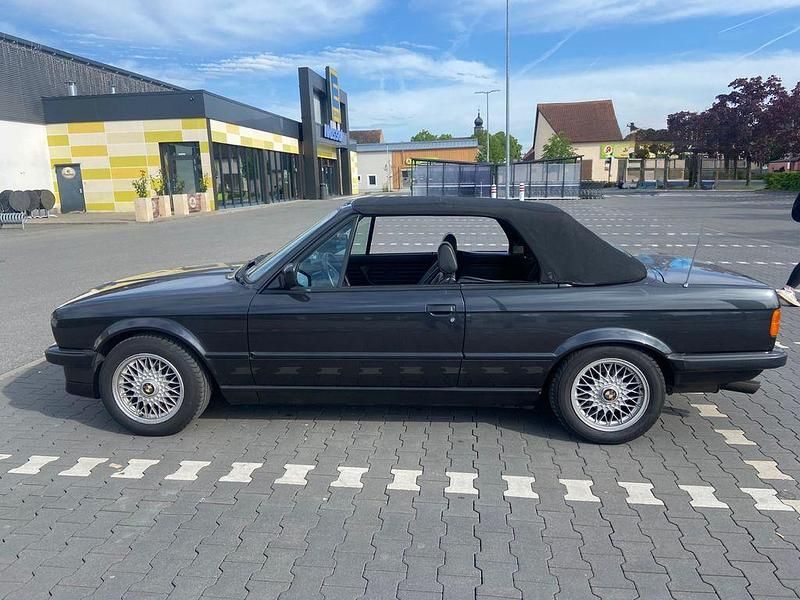 Schwarz Gebraucht 1989 BMW 325 Cabriolet Sport Line Cabrio | 20.999 € - Bild 1/4