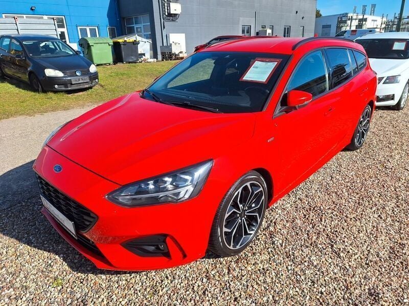 Rot Gebraucht 2018 Ford Focus ST-Line Limousine | 11.990 € (Fairer Preis) - Bild 1/4