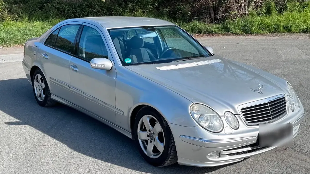 Gebraucht Mercedes E220 150 PS (110 kW) 2004 Silber Limousine