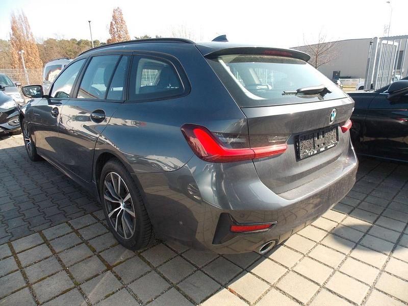 Gebraucht BMW 320 Advantage 190 PS (139 kW) 2022 Grau Kombi