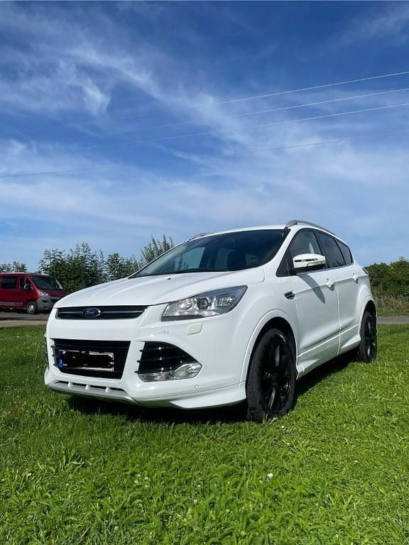 Weiß Gebraucht 2014 Ford Kuga Individual SUV | 10.990 € (Fairer Preis) - Bild 1/4