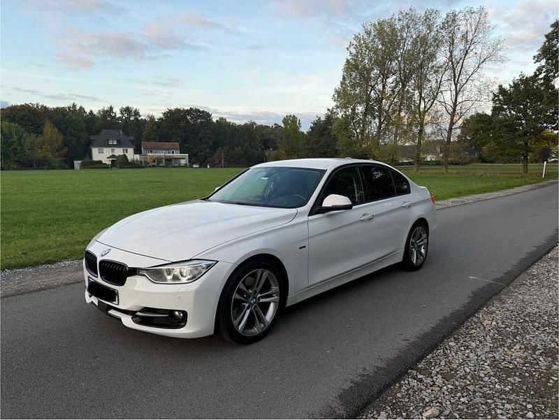 Weiß Gebraucht 2013 BMW 330 M Sport Limousine | 11.500 € (Superpreis) - Bild 1/4
