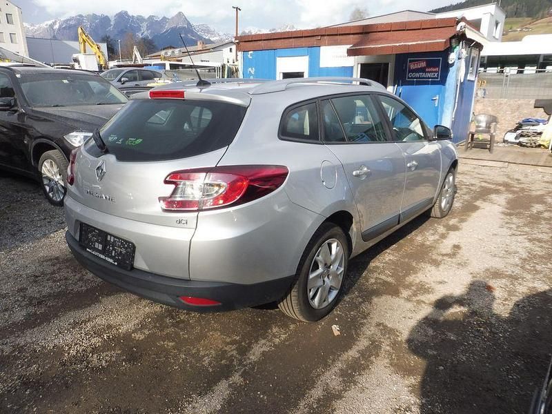 Gebraucht Renault Mégane Expression 110 PS (80 kW) 2012 Grau Limousine