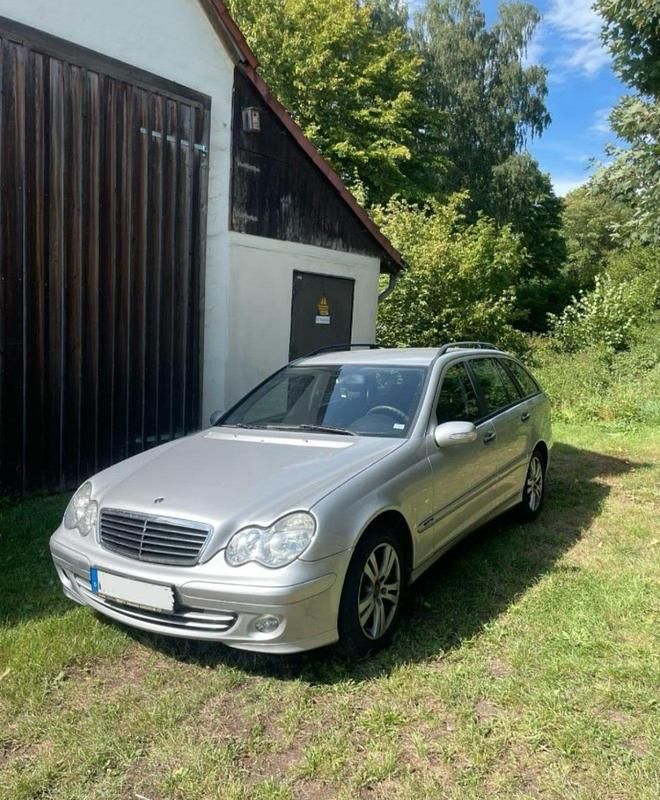 Silber Gebraucht 2005 Mercedes C220 Kombi | 1.900 € (Superpreis) - Bild 1/4