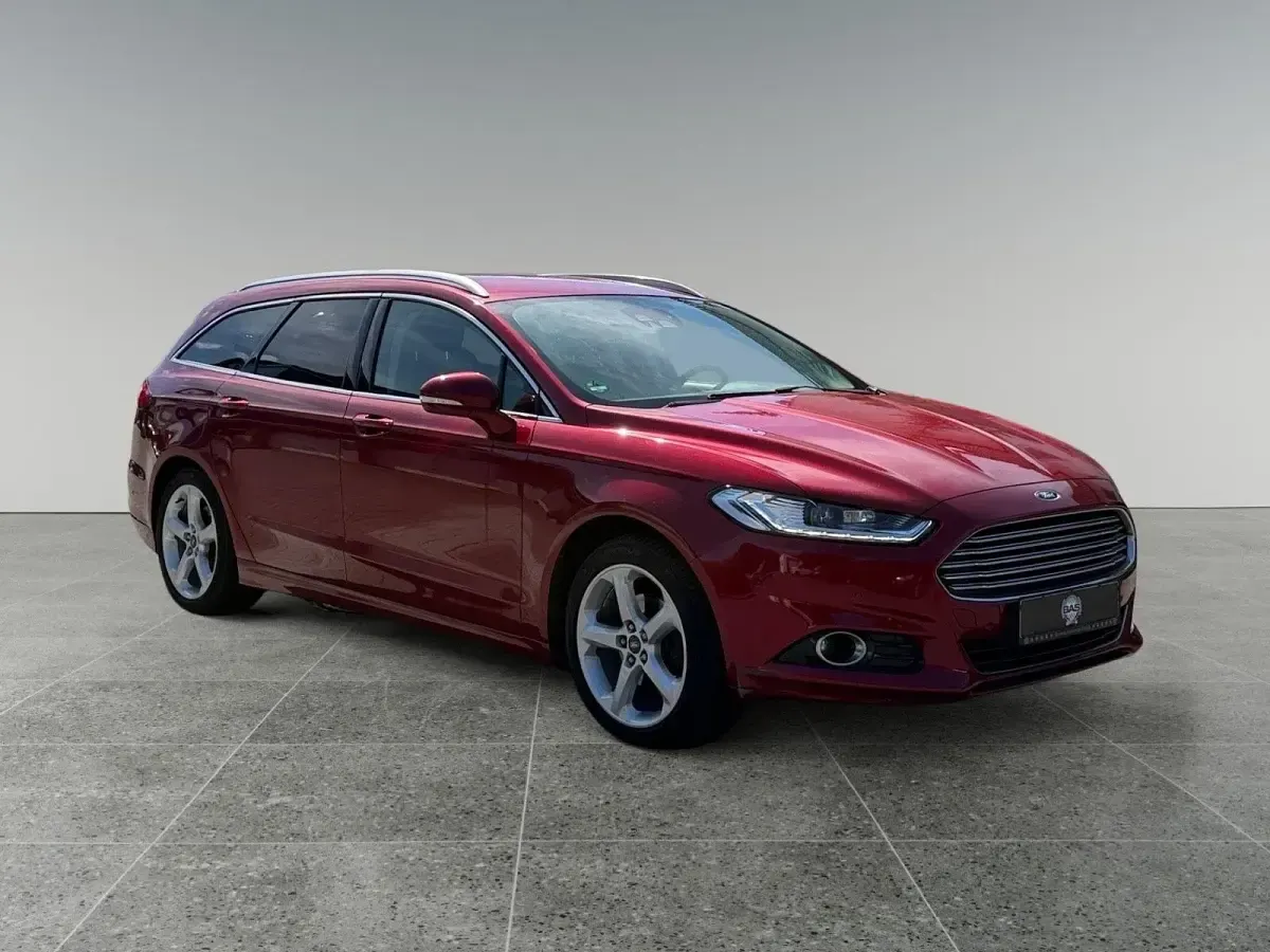 Gebraucht Ford Mondeo Titanium 179 PS (131 kW) 2018 Rot Kombi