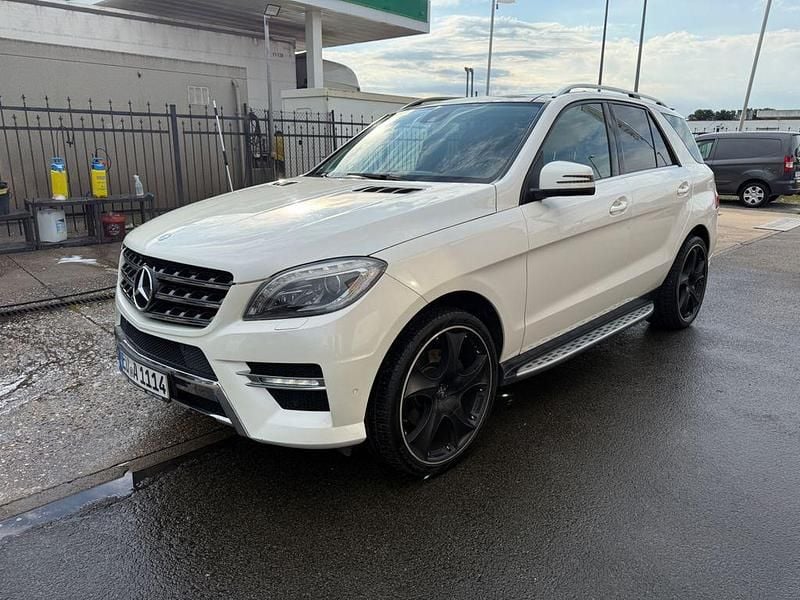 Weiß Gebraucht 2012 Mercedes ML350 AMG SUV | 12.999 € (Guter Preis) - Bild 1/4