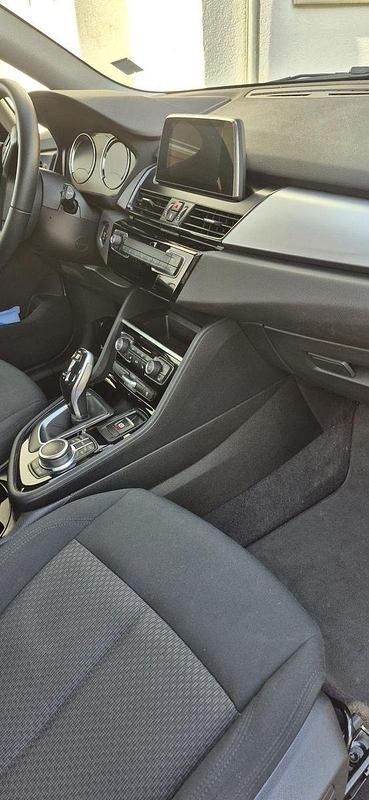 Gebraucht BMW 218 Active Tourer Advantage 140 PS (102 kW) 2019 Weiß Van / Kleinbus