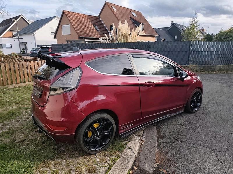 Gebraucht Ford Fiesta Titanium 82 PS (60 kW) 2009 Andere farben Limousine