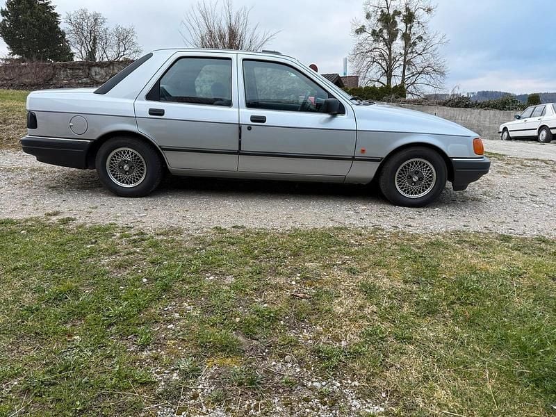 Second-hand Ford Sierra 105 CP (77 kW) 1987 Argintiu Berlinǎ