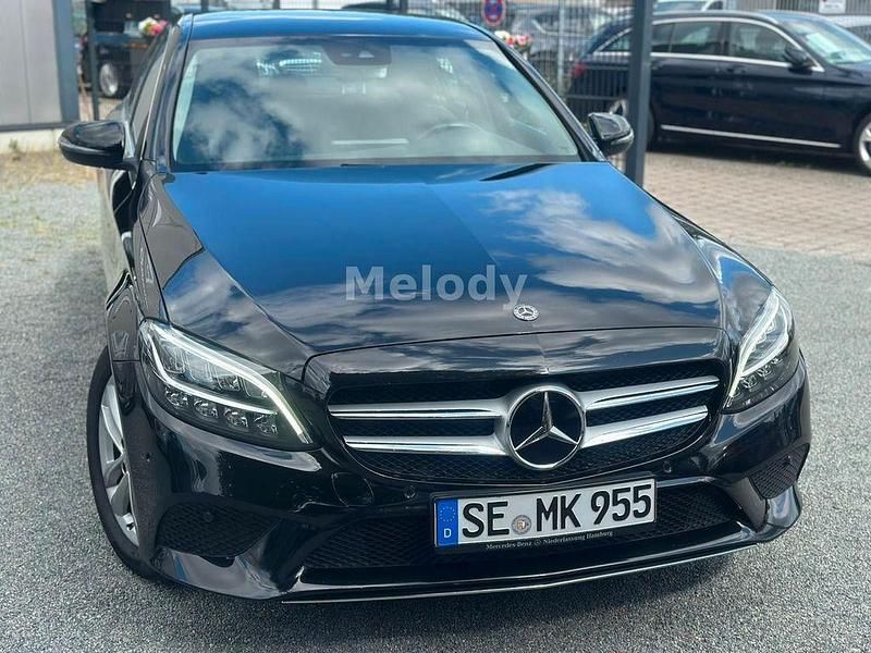 Schwarz Gebraucht 2019 Mercedes C200 Avantgarde Limousine | 22.999 € (Fairer Preis) - Bild 1/4