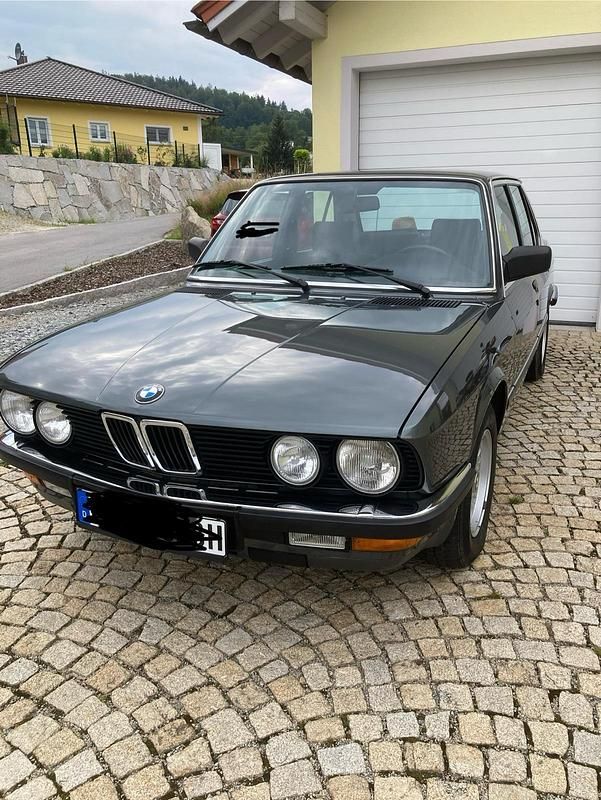 Grau Gebraucht 1984 BMW 528 Limousine | 18.500 € - Bild 1/4