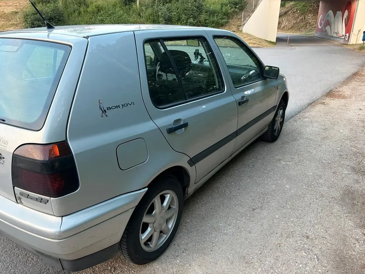 Gebraucht VW Golf III 75 PS (55 kW) 1996 Silber Kleinwagen