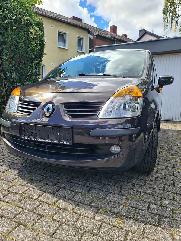 Braun Gebraucht 2005 Renault Modus Van / Kleinbus | 2.500 € (Etwas zu teuer) - Bild 1/4