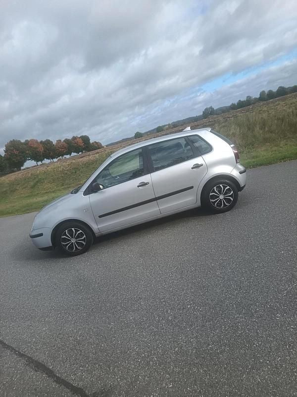 Gebraucht VW Polo 54 PS (39 kW) 2003 Silber Kleinwagen