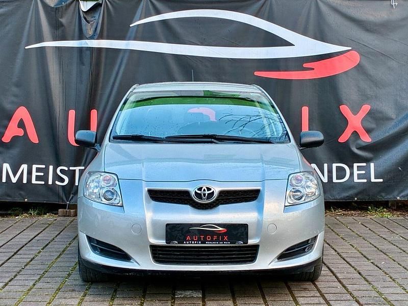 Gebraucht Toyota Auris Basis 101 PS (74 kW) 2009 Silber Kleinwagen