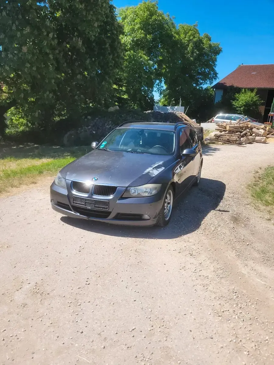 Gebraucht BMW 320 163 PS (119 kW) 2007 Grau Kombi