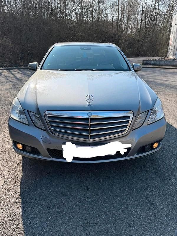 Gebraucht Mercedes E220 170 PS (125 kW) 2010 Grau Limousine