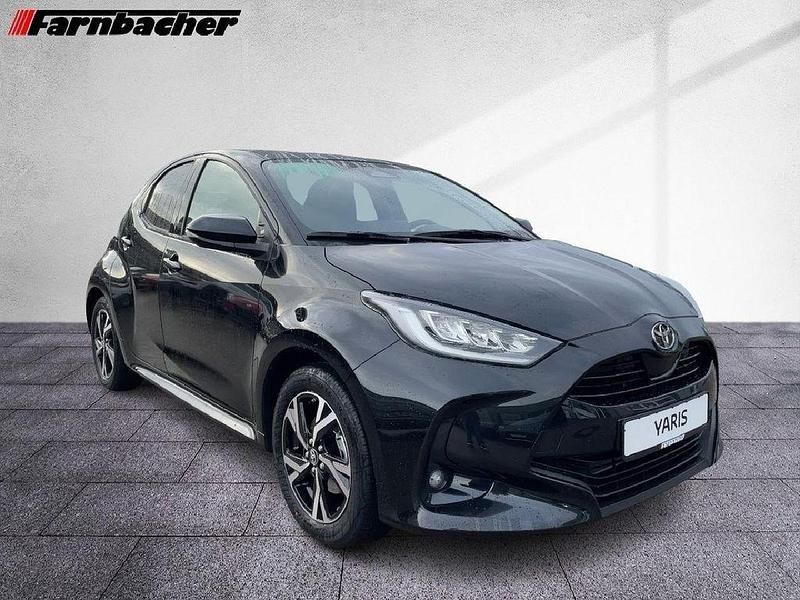 Gebraucht Toyota Yaris Hybrid Team 116 PS (85 kW) 2025 Black mica / ink Limousine