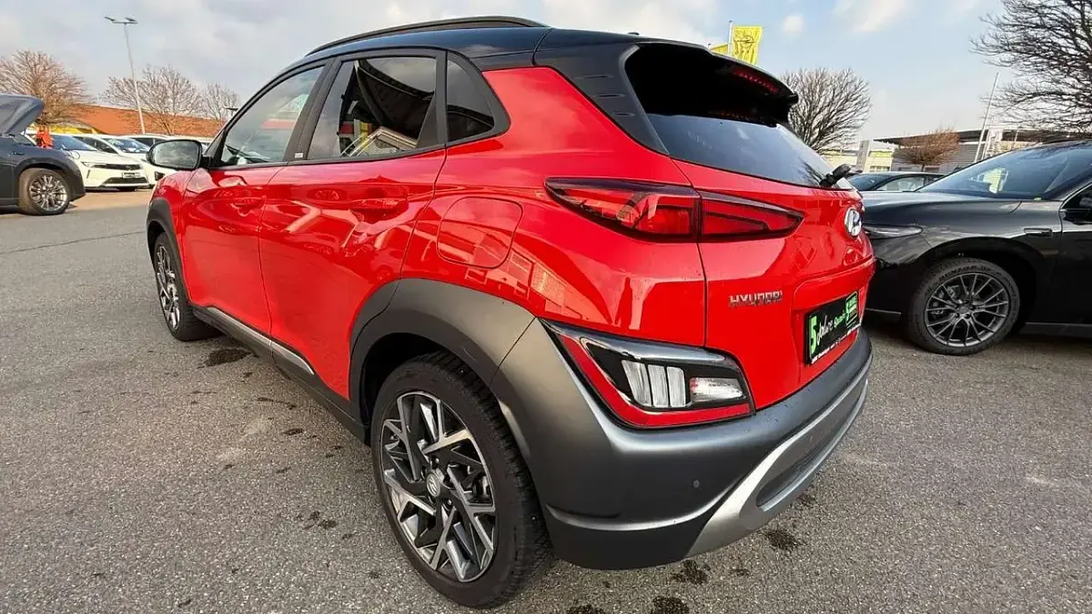 Gebraucht Hyundai Kona Prime 141 PS (103 kW) 2021 Ignite flame / phantom black SUV
