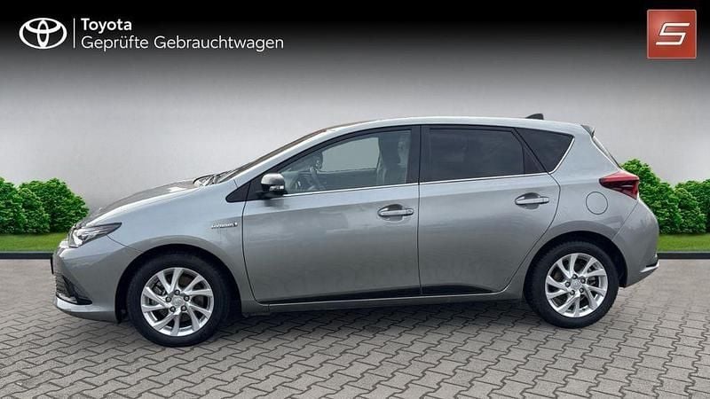 Gebraucht Toyota Auris Hybrid Style 136 PS (100 kW) 2018 Titansilber mica metallic, dac Limousine