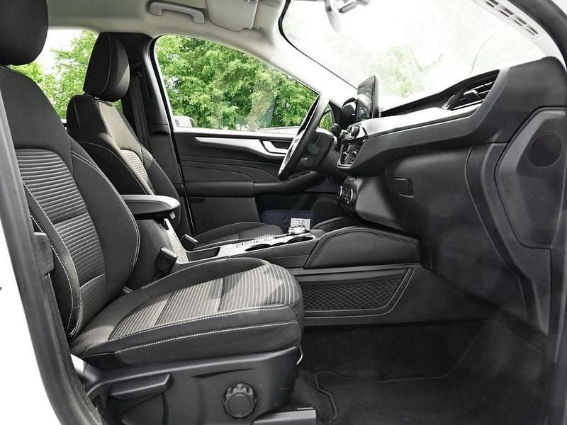 Gebraucht Ford Kuga Titanium 190 PS (139 kW) 2022 Frozenwhite (weiß) SUV