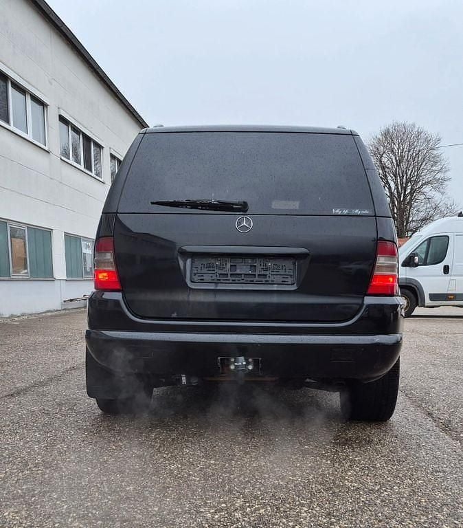 Gebraucht Mercedes ML320 218 PS (160 kW) 1999 Schwarz SUV