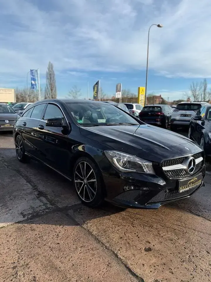 Gebraucht Mercedes CLA180 122 PS (89 kW) 2015 Schwarz Limousine