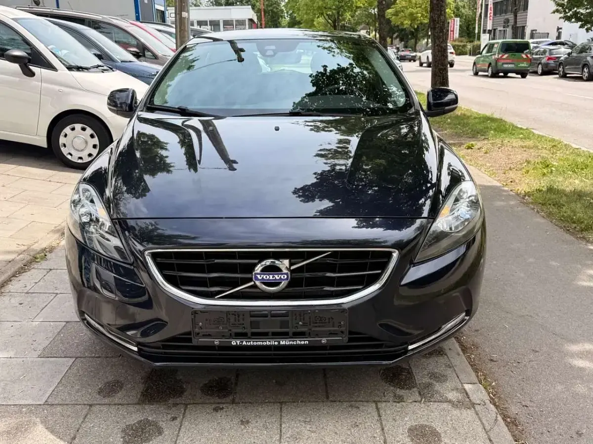 Gebraucht Volvo V40 120 PS (88 kW) 2015 Magic blue Limousine