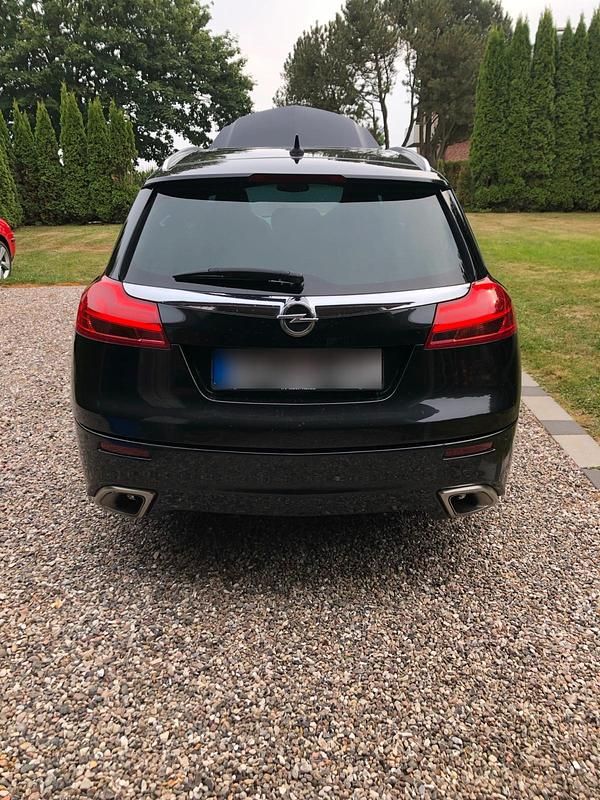 Gebraucht Opel Insignia 192 PS (141 kW) 2012 Schwarz Kombi