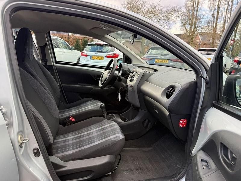 Gebraucht Peugeot 108 Active 72 PS (52 kW) 2019 Grau Limousine