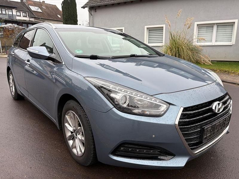 Gebraucht Hyundai i40 Trend 141 PS (103 kW) 2018 Blau Kombi