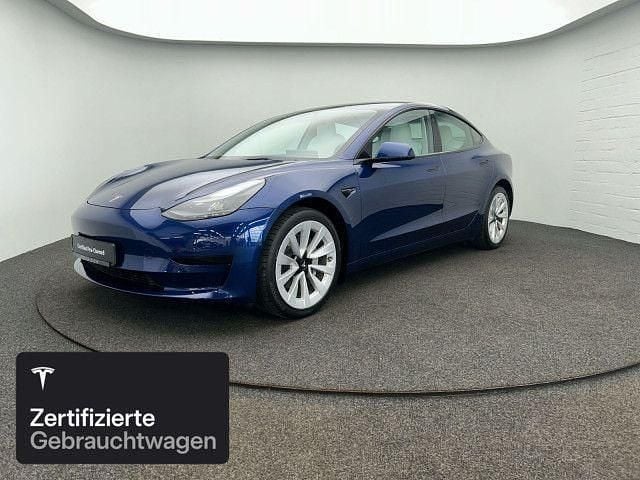 Deep blue metallic Gebraucht 2021 Tesla Model 3 RWD Limousine | 25.300 € (Guter Preis) - Bild 1/4