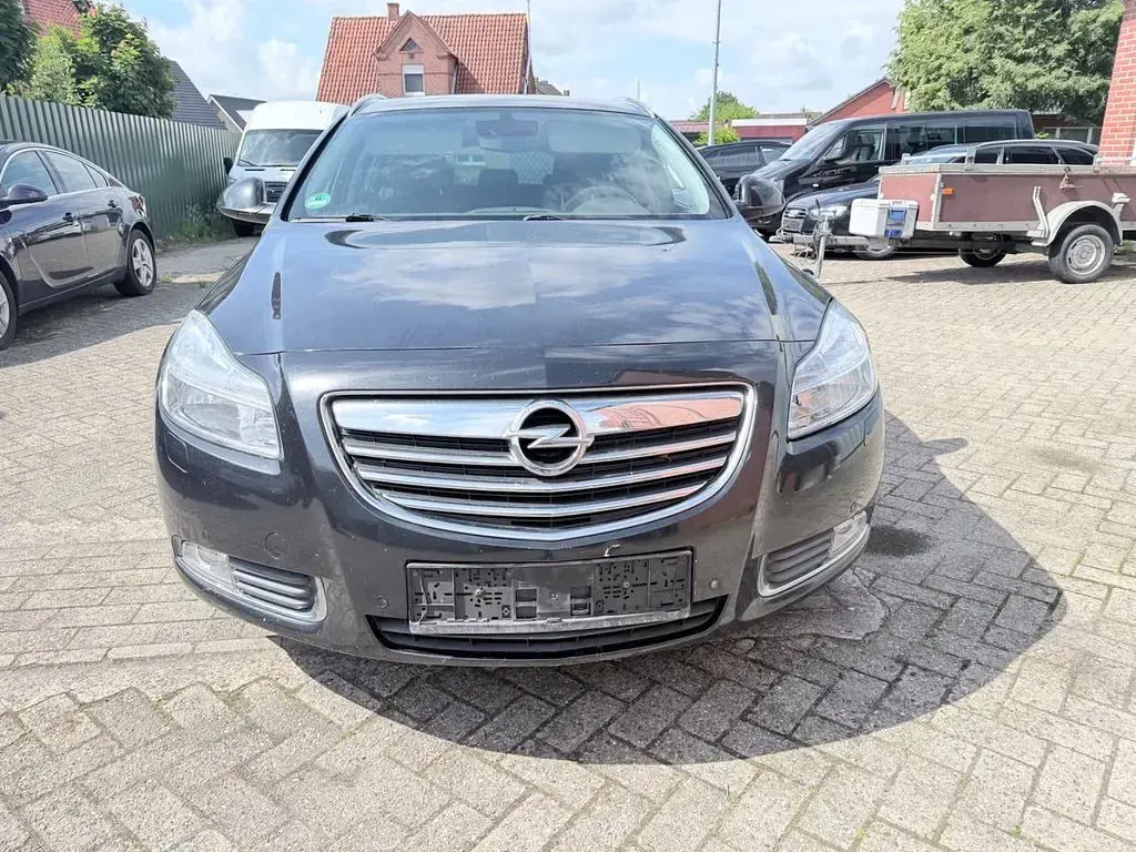 Gebraucht Opel Insignia 131 PS (96 kW) 2012 Schwarz Limousine