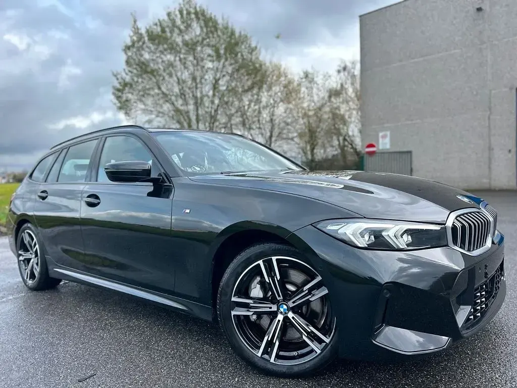 Gebraucht BMW 330 M Sport 245 PS (180 kW) 2025 Schwarz Kombi