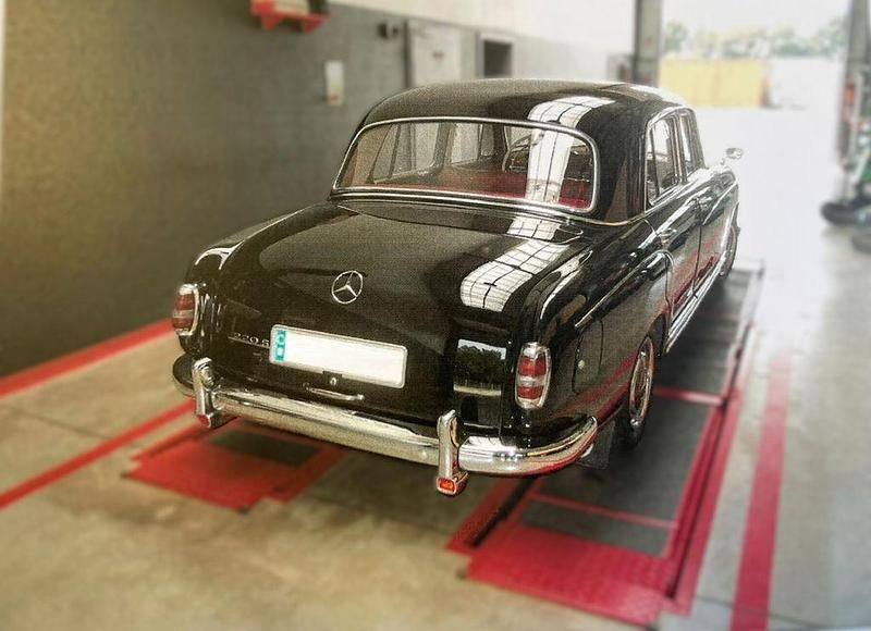 Gebraucht Mercedes 220 106 PS (77 kW) 1958 Schwarz Limousine