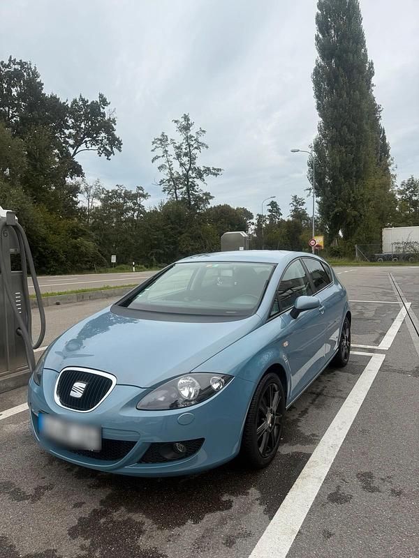 Blau Gebraucht 2008 Seat Leon Limousine | 4.600 € (Etwas zu teuer) - Bild 1/4