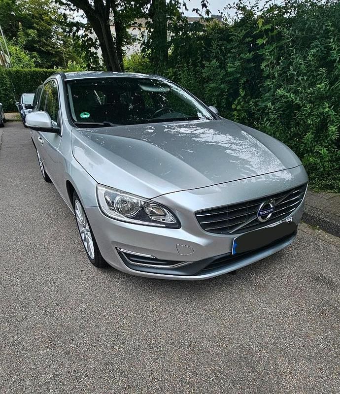Silber Gebraucht 2014 Volvo V60 Kombi | 7.500 € (Guter Preis) - Bild 1/4