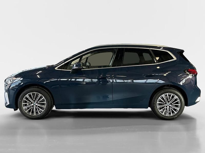 Neu BMW 218 Active Tourer Luxury Line 136 PS (100 kW) 2026 Night dusk blue Van / Kleinbus